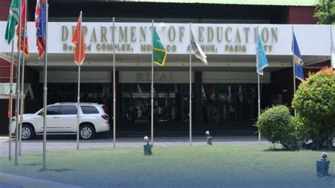 DepEd, ipinaubaya sa school heads ang pagsuspinde ng in .
